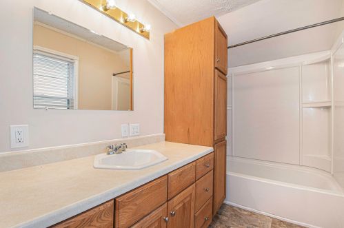 1636 Kalamazoo Ave, Grand Rapids MI 49508-5536 exterior