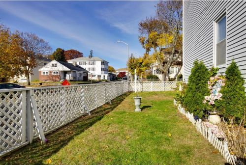 10 Bedford Ave, Worcester MA 01604-4739 exterior