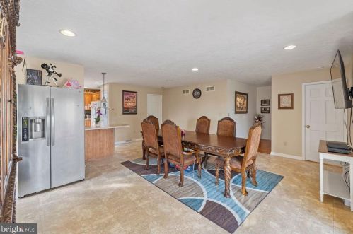 381 Thornhill Dr, Hanover PA  17331-7976 exterior