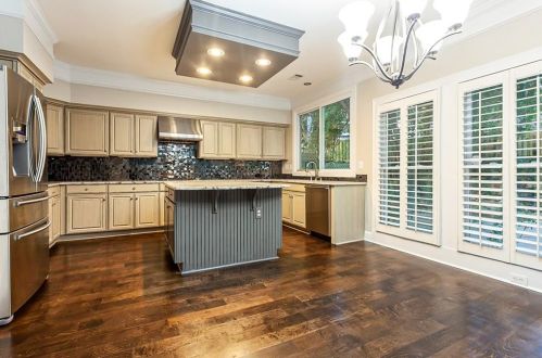 755 Glenridge Close Dr, Atlanta GA  30328-3476 exterior