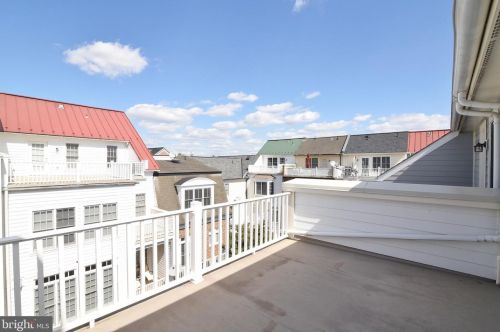 713 Carpenter Rd, Alexandria VA  22314-6227 exterior