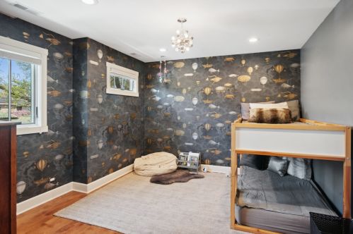 2955 Sunnyside Ave, Chicago IL 60630-3923 exterior