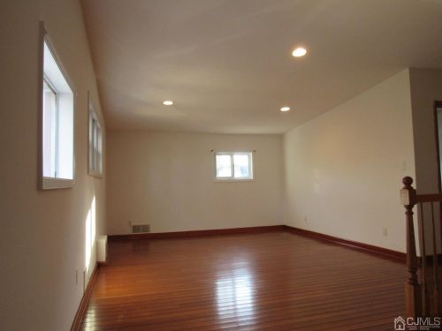 123 Burnett St, Edison NJ  08817-5102 exterior