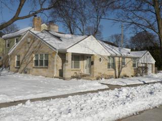 2502 85th St, Milwaukee, WI 53226-1914