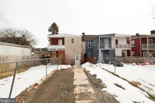 651 Hebrank St, Lancaster PA 17603-5633 exterior