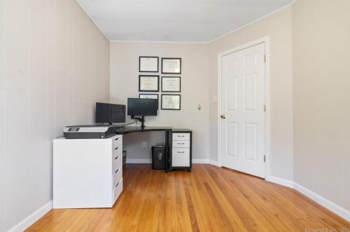 40 Mansfield Rd, North Haven CT 06473-1213 exterior