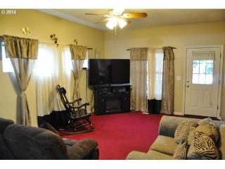 703 Webster St, Portland OR  97211-3846 exterior