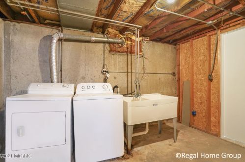 1533 Tamarack Ave, Grand Rapids MI 49504-3040 exterior