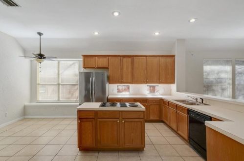 1729 Dapplegrey Ln, Austin TX 78727-4545 exterior