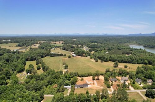 4739 Newton Dr, Gainesville GA 30506-2650 exterior