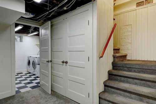 690 Angell St, Providence RI 02906-5309 exterior