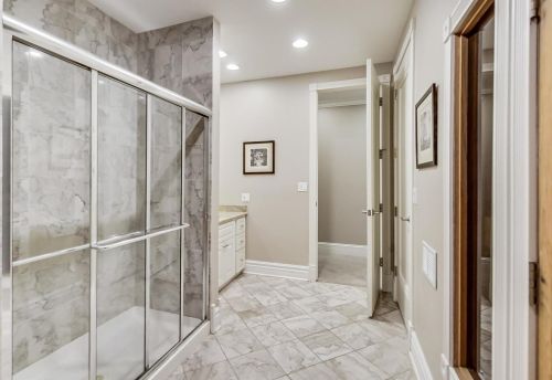 1542 Oakdale Ave, Chicago IL 60657-4024 exterior