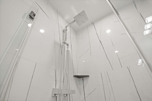 1323 Nelson St, Chicago IL 60657-3103 exterior