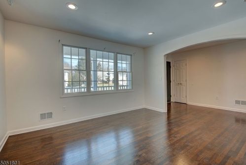 7 Alcott Dr, Livingston NJ  07039-1223 exterior