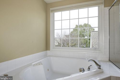 204 Deep Trail Ln, Rockville MD  20850-7753 exterior