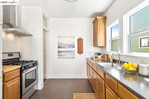 1247 Burnett St, Berkeley CA 94702-2436 exterior