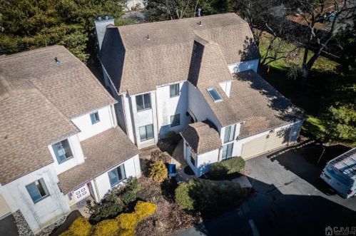 10 Park Gate Dr, Edison NJ 08820-4025 exterior