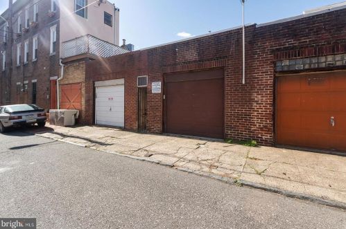 205 Carpenter St, Philadelphia PA 19146-2516 exterior