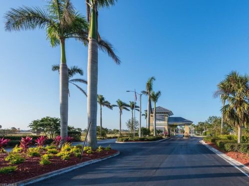 18421 Royal Hammock Blvd, Naples FL 34114-8931 exterior