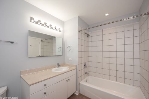 8 Randolph St, Chicago IL 60601-3622 exterior