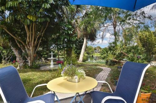 1097 Alhambra Cir, Naples FL 34103-3287 exterior