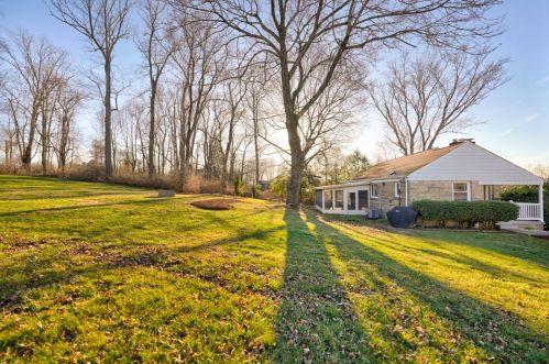 210 Johnston Rd, Pittsburgh PA  15241-2555 exterior