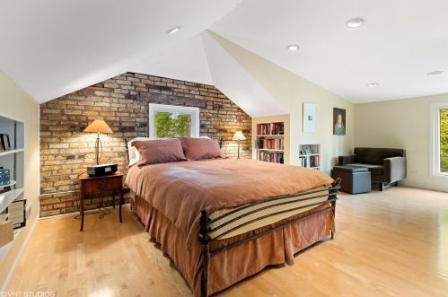 6553 Hiawatha Ave, Chicago IL 60646-4219 exterior