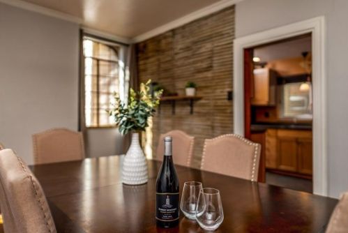 6338 Forward Ave, Pittsburgh PA 15217-2266 exterior