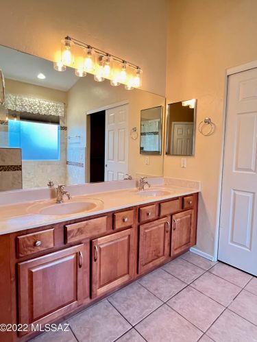 4051 Still Canyon Pass, Tucson AZ  85745-4166 exterior