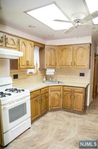 89 Clinton Pl, East Rutherford NJ 07073-1323 exterior