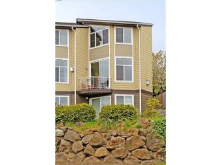 2209 Thorndyke Ave, Seattle WA  98199-3509 exterior