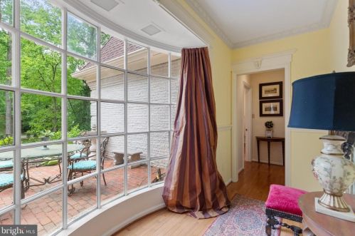 8751 Brook Rd, Mc Lean VA  22102-1507 exterior