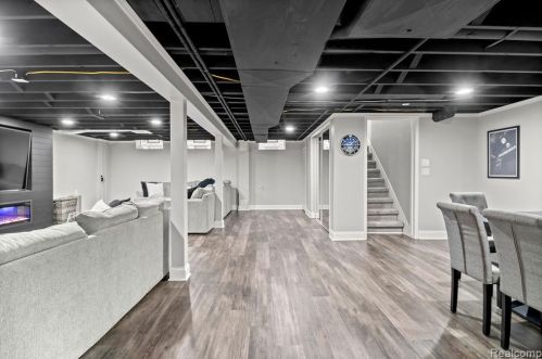 6126 Cambourne Rd, Dearborn Heights MI 48127-3916 exterior