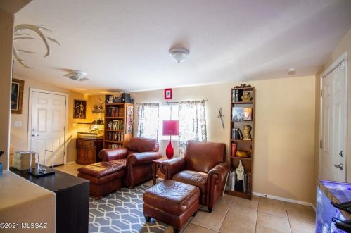 4744 13 St, Tucson AZ 85719-6213 exterior