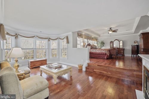 7001 Highland Mdw Ct, Alexandria VA 22315-3963 exterior