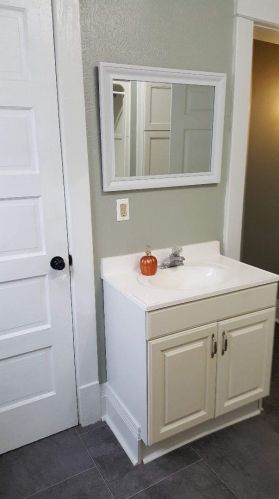 1069 Bridge St, Grand Rapids MI 49504-5061 exterior