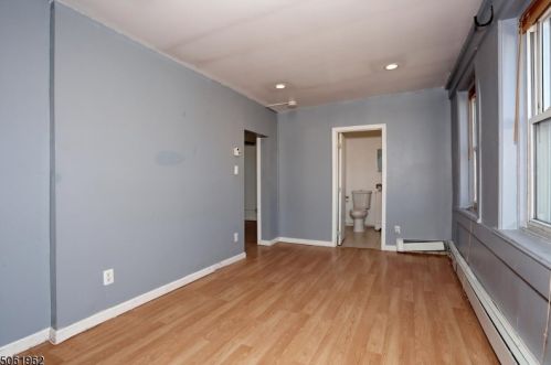 26 Tilt St, Paterson NJ 07508-1333 exterior