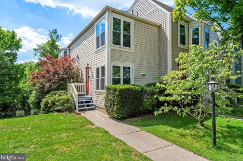 7307 Castleberg Ct, Alexandria, VA 22315-4724