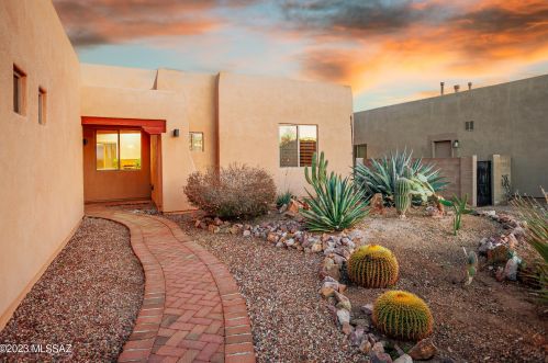 8154 Painted Feather Dr, Tucson AZ  85743-7418 exterior