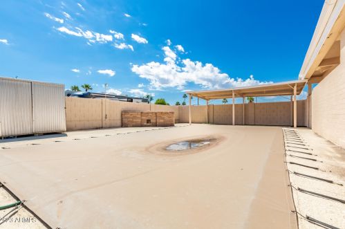 8301 28th Dr, Phoenix AZ 85051-8464 exterior