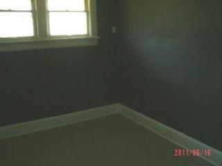 2006 Pickwick Ave, Springfield MO  65803-4025 exterior