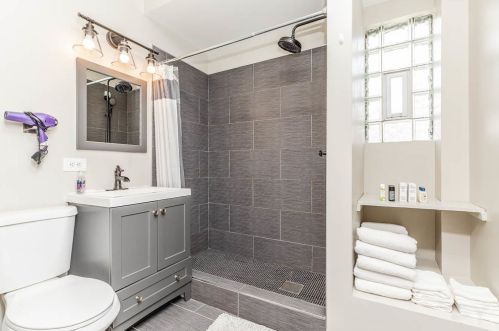 938 Noble St, Chicago IL  60642-5303 exterior