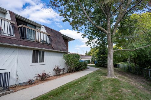 4152 104th St, Milwaukee, WI 53228-2014