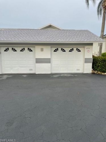 484 Belina Dr, Naples FL 34104-8453 exterior