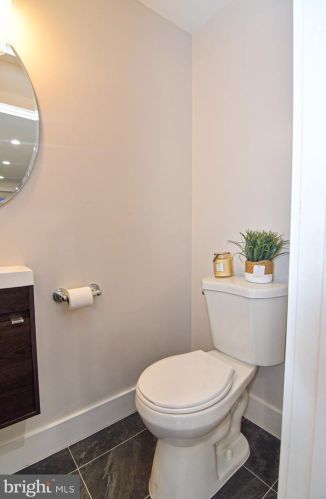 2911 17th St, Washington DC  20018-1825 exterior