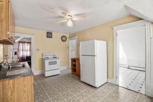 34 Park St, Salem MA 01970-4927 exterior