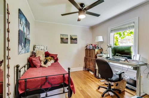 2836 Lunt Ave, Chicago IL 60645-2917 exterior