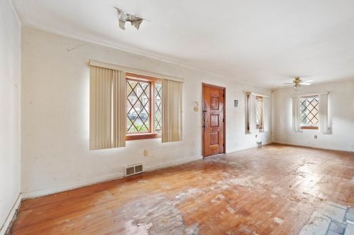 4450 Mulberry Ct, Pittsburgh, PA 15227-1238