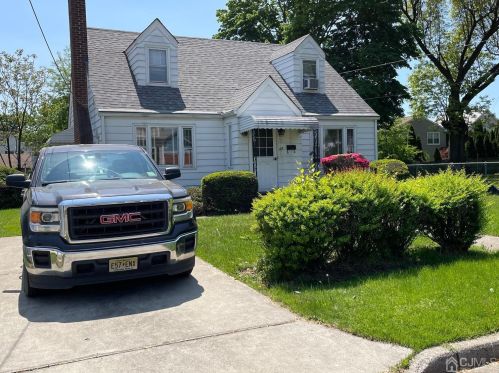 64 Boltin St, Edison, NJ 08817-4316