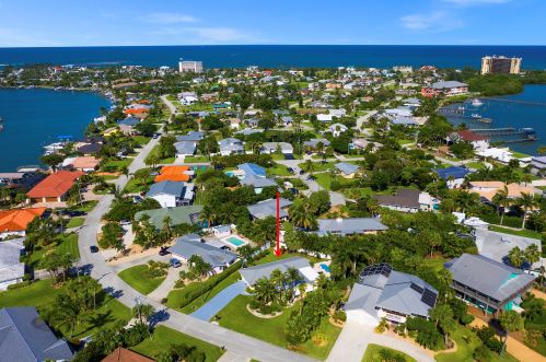 1602 Thumb Pt Dr, Fort Pierce FL 34949-3569 exterior